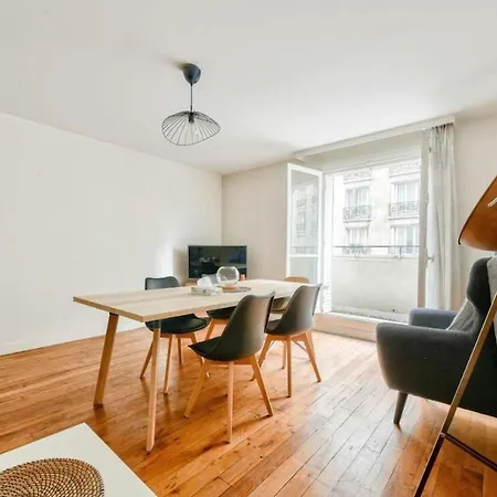 T2 With Stunning Balcony 55m2 17 Paris