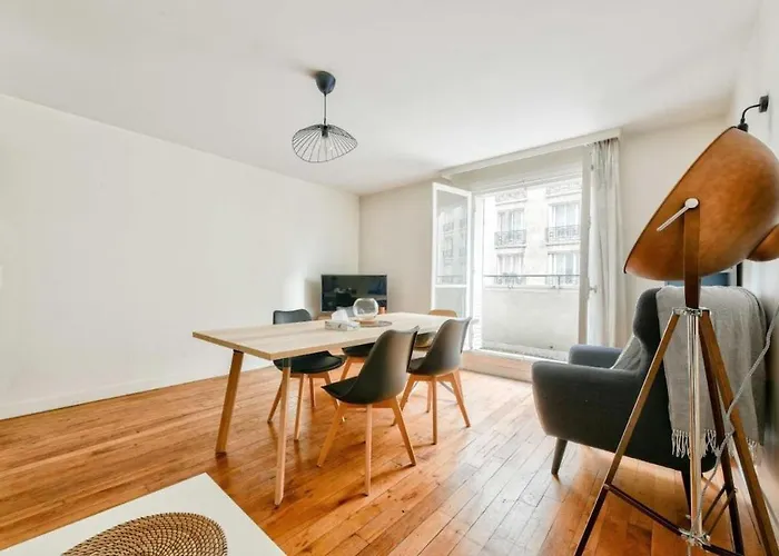 T2 With Stunning Balcony 55m2 17 Paris