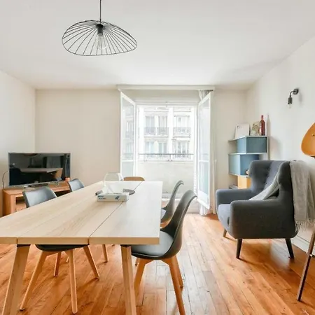 Apartment T2 With Stunning Balcony 55m2 17 Paris