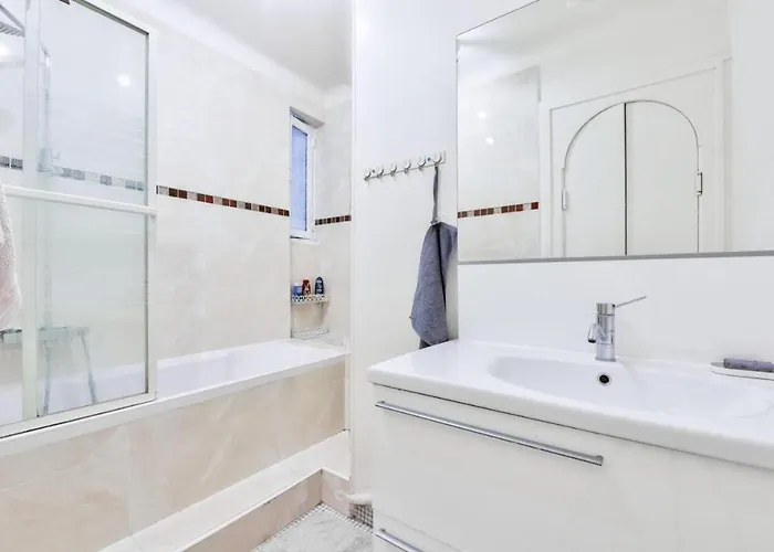 T2 With Stunning Balcony 55m2 17 شقة *